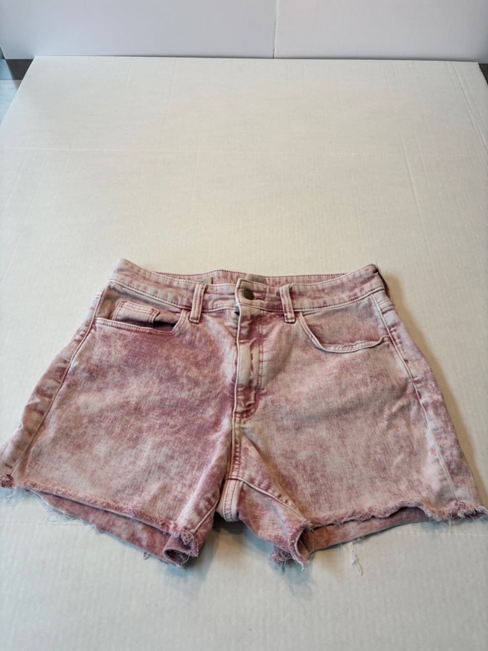 Universal Thread High Rise Midi Size 8/29 Tie Dye Pink Shorts